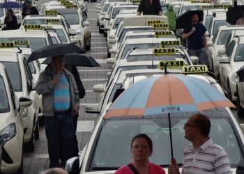 Politik fordert einheitliche Regelungen für Taxi-Apps