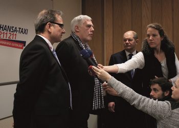 Hamburger Bürgermeister besucht Taxizentrale