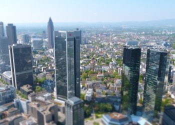 Uber bittet um Bankkredite – MyTaxi verlängert Rabattaktion \ Taxi Times Update 2015-05-27