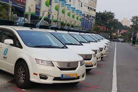 The first of HDT’s e6 electric taxi’s are hitting the Singapore streets.