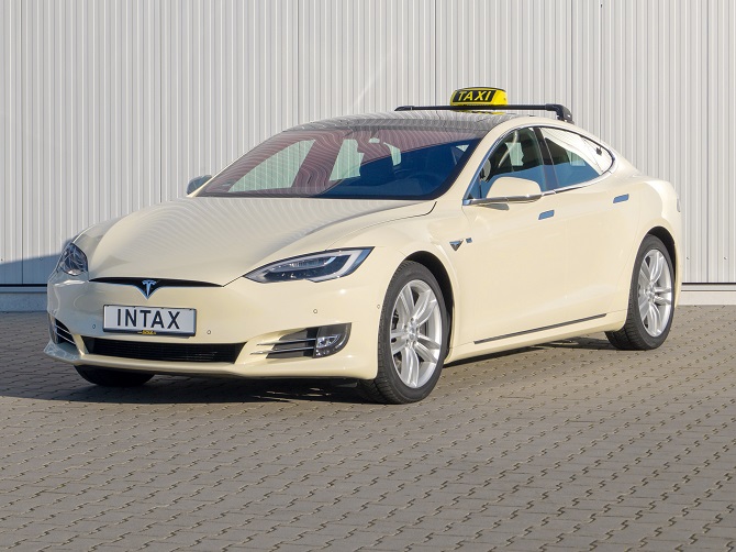 https://www.taxi-times.com/wp-content/uploads/2018/02/2018-02-18-Tesla-als-Taxi-Foto-Intax.jpg
