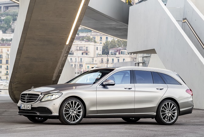 Weltpremiere der neuen C-Klasse mit Plug-in Diesel Hybrid Antrieb