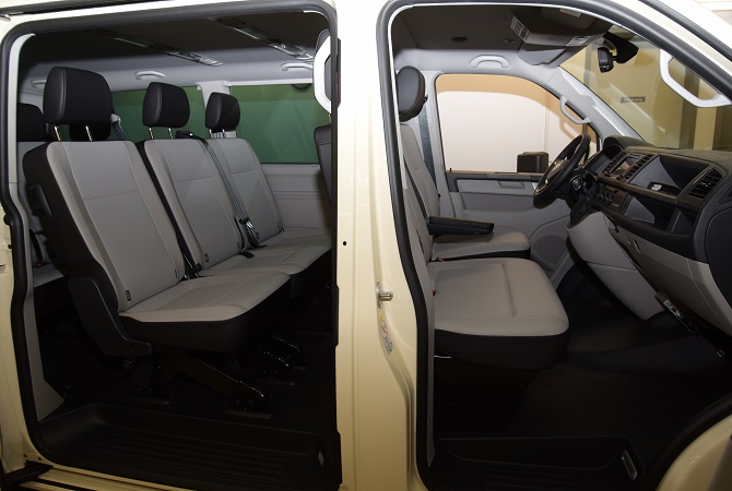 Innen wie immer - die Batterie sin dim Fahrzeugboden untergebracht Foto: Taxi Times