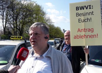 Ohrenbetäubende Taxi-Demo gegen Moia in Hamburg