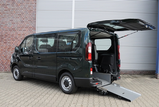 Opel Vivaro mit Heckausschnitt Foto: AMF-Bruns