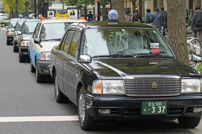 Toyota gräbt Grab an