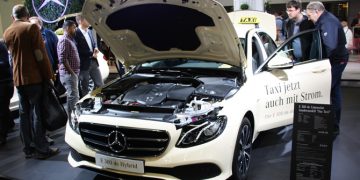 Diesel-Hybrid Premiere mit Taxipaket