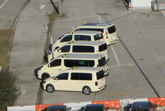 Rolli-Umrüster beim Münchner Inklusions-Taxi-Tag