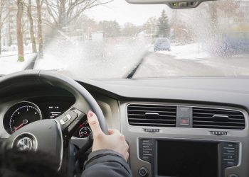 Scheibenreiniger: Wer länger sprüht, zahlt am Ende mehr