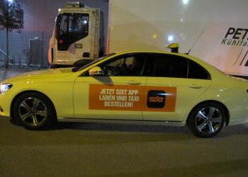 Schnittstelle zu Taxizentralen: Eine neue Sixt-App ermöglicht auch Taxibestellungen