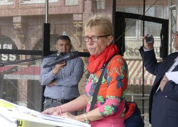 Taxidemo Frankfurt am Main: Kundgebung mit Schweigeminute