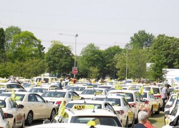Taxidemo Frankfurt: Impressionen vom Autokorso