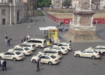 Tour-Ticker: Scheuerwehr durch 16 Bundesländer – Tag 1: Brandenburg – Staatssekretärin Jesse stellt sich