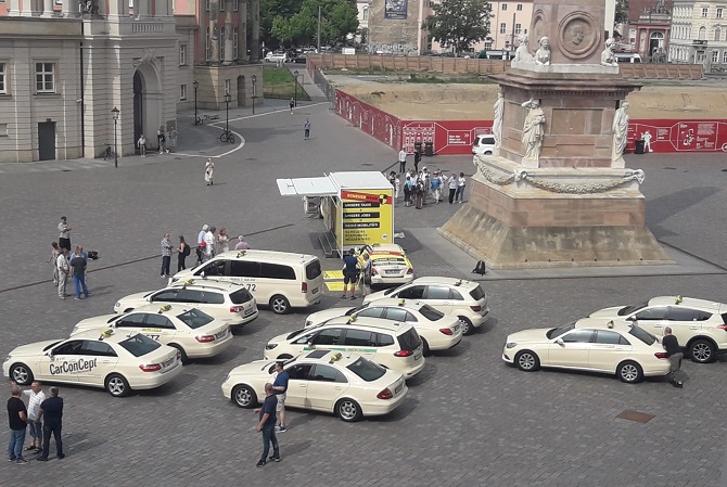 Tour-Ticker: Scheuerwehr durch 16 Bundesländer – Tag 1: Brandenburg – Staatssekretärin Jesse stellt sich