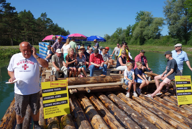 Taxitreff 2019: Floßfahrt mit der Scheuerwehr