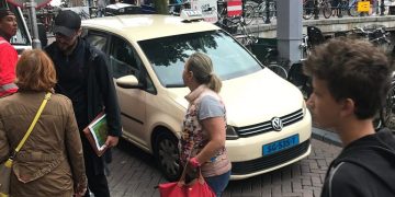 Amsterdamer Taxizentralen verklagen Gemeinde Amsterdam