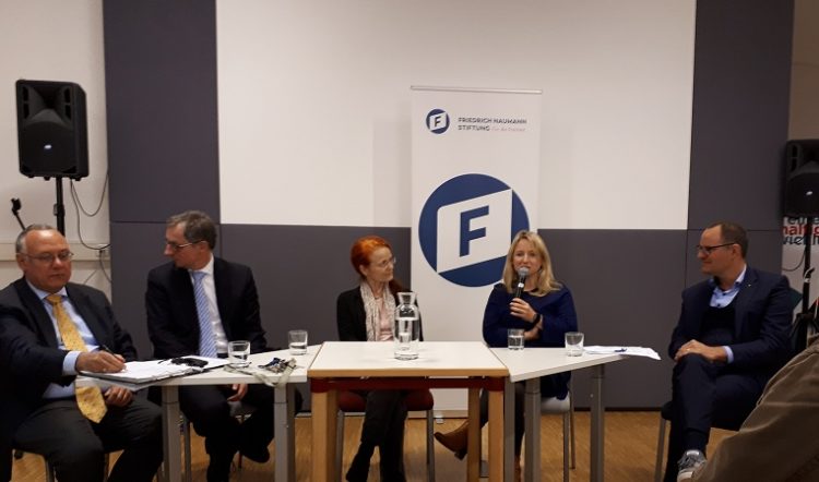 Daniela Kluckert und die Widersprüche