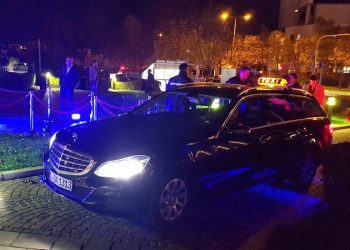 Mit dem Taxi zum blauen ‚roten‘ Teppich