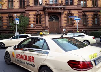 Uber-Klage in Frankfurt: Das Warten auf die schöne Bescherung