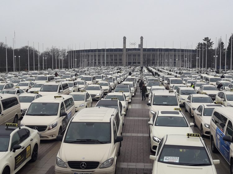 Taxi-Demo in Berlin: friedlich und ohne viel Chaos