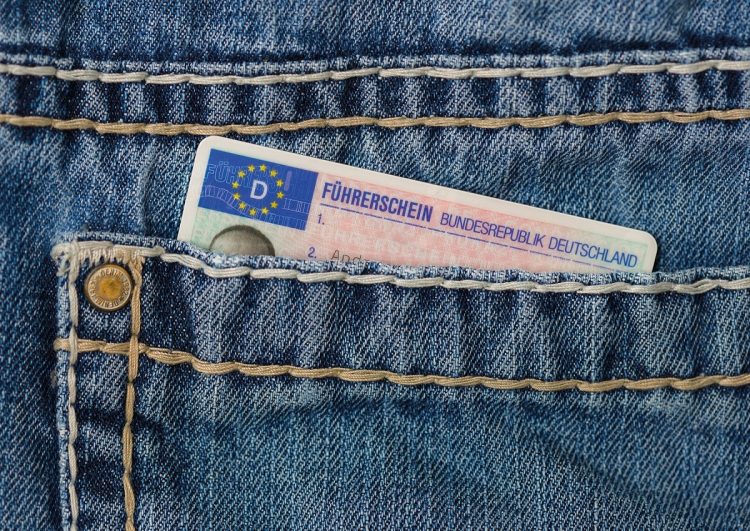 Digitale Lösungen zur Führerscheinkontrolle der Angestellten