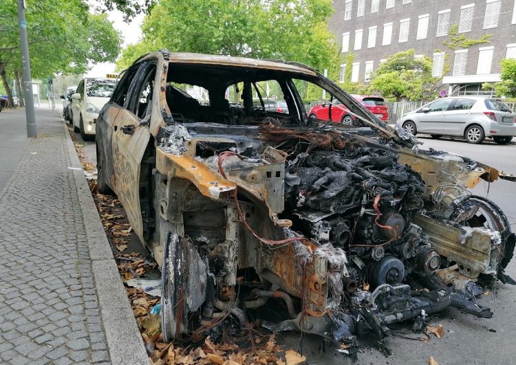 Brandgefahr bei Mercedes-Taxis: Der schwerfällige Rückruf