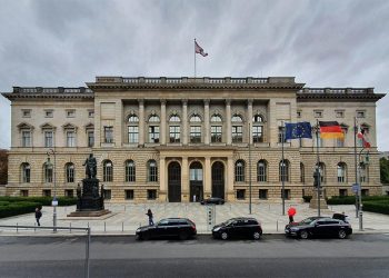 Taxi-Laderecht am BER sorgt für Diskussion im Berliner Landesparlament