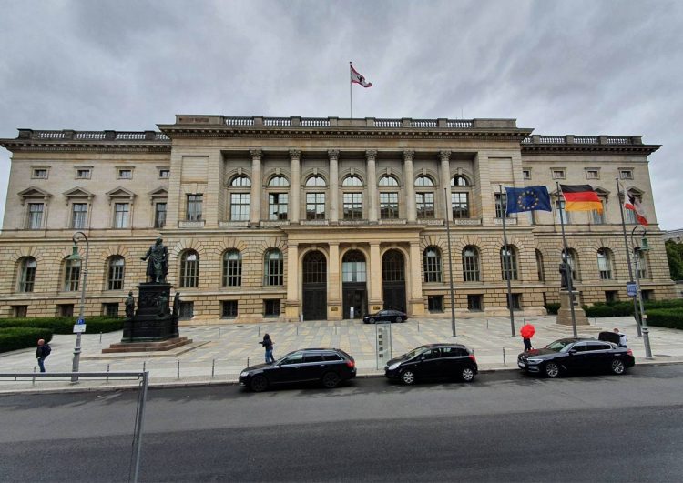 Taxi-Laderecht am BER sorgt für Diskussion im Berliner Landesparlament
