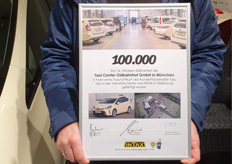 INTAX liefert das 100.000ste Taxi