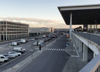 Taxi-Halteplätze am BER am Tag der Eröffnung noch nicht beschildert