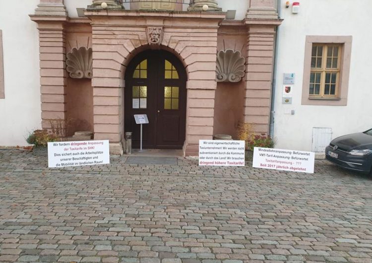 Saale-Holzland-Kreis: Taxidemo für einen höheren Taxitarif