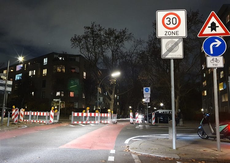 Verkehrsberuhigung: Berlin setzt auf Poller statt Verbotsschilder