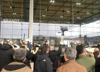 Açılış gününde BER-Anlaşmasına karşı Taksi Protestosu