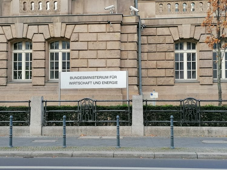 NO TAXIT! Brandbrief vom Taxigewerbe landet beim Wirtschaftsminister