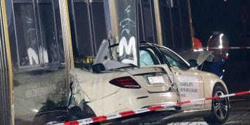 Taxiunfall mit Straßenbahn: Fahrer überlebt, Tochter erhebt schwere Vorwürfe