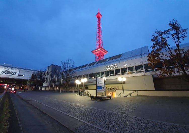 Wichtige Taxi-Adressen: Berlin bereitet sechs Impfzentren vor