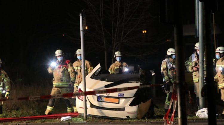 Straßenbahn vs Taxi Fotos Morris Pudwell
