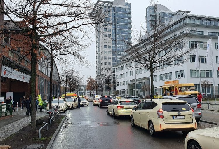 Hupkonzert am Impfzentrum: Warum das Opa Uli so aufregt