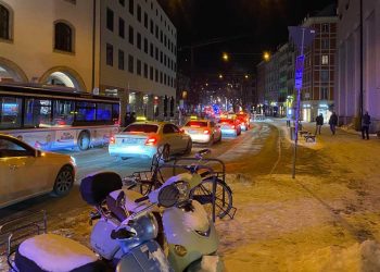 130 Taxis demonstrieren in München
