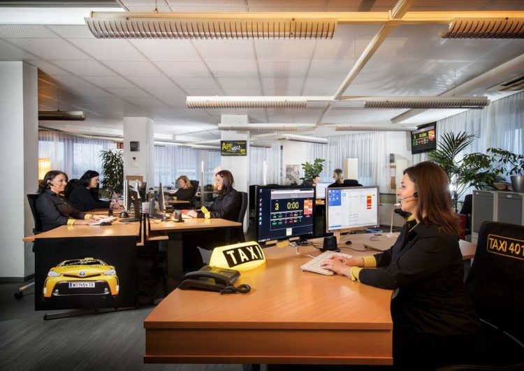 Schnelltests und FFP2-Masken für einen ’normalen‘ Arbeitsalltag