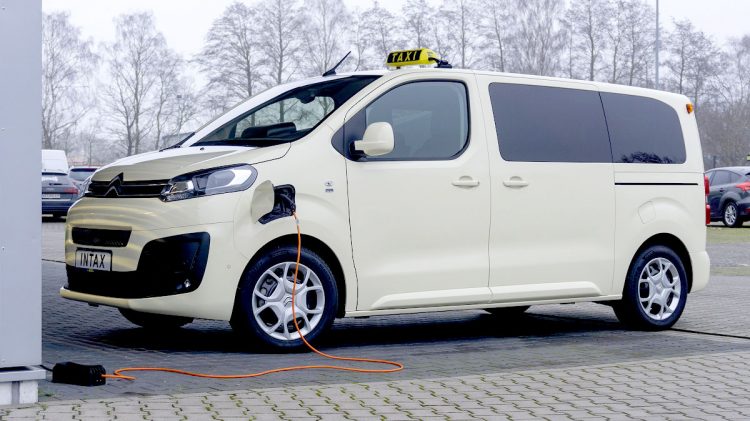 Elektrisches Großraumtaxi auf Citroën-Basis