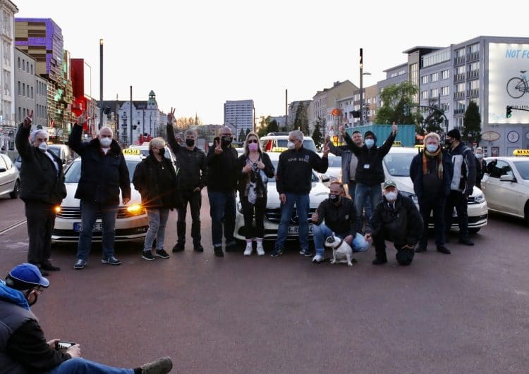 Hamburgs Rollende Solidarität: Das Dutzend ist voll