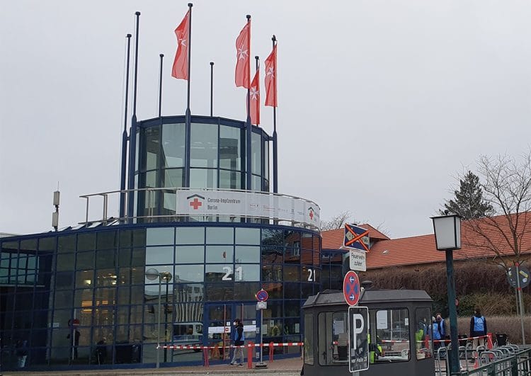 Zwei Berliner Impfzentren kurzzeitig geschlossen