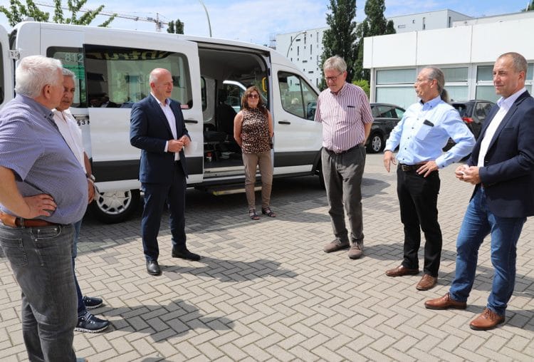 Kai Wegner im Taxizentrum Berlin: volle Unterstützung für das Gewerbe zugesagt