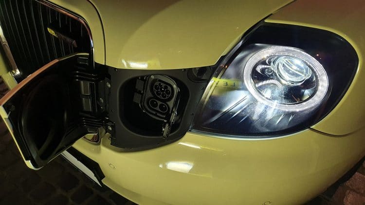 LEVC-Händler präsentiert London-Taxi beim Leipziger Stadtfest