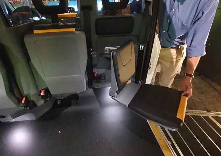 LEVC-Händler präsentiert London-Taxi beim Leipziger Stadtfest