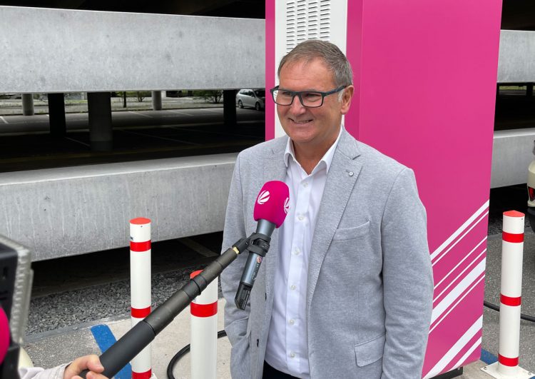 Hamburger E-Taxi Spur offiziell eröffnet