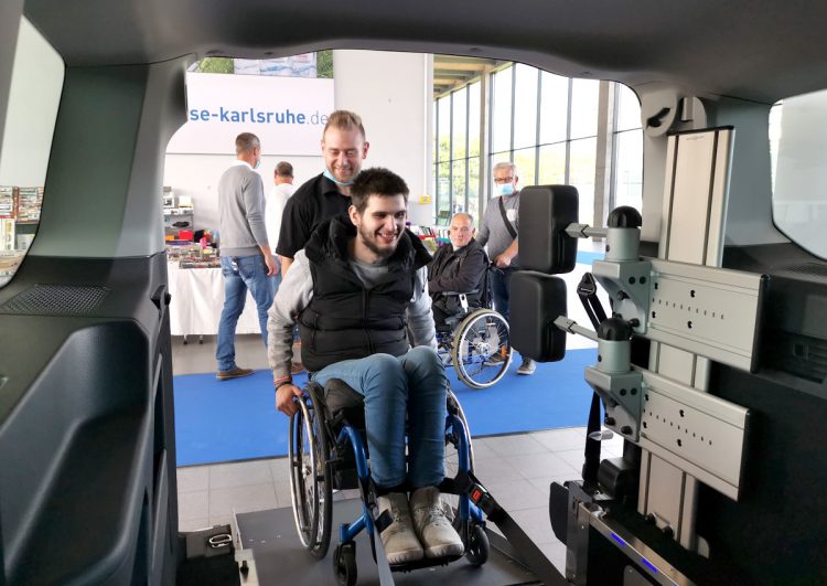 Inklusionstaxi aus Rollstuhlperspektive