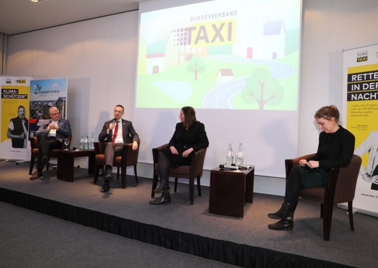 Diskussionsrunde um die Zukunft des Taxis