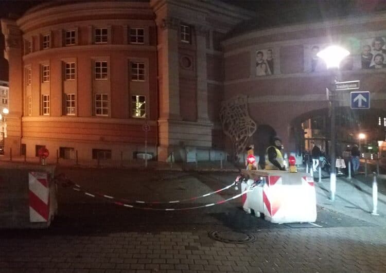 Taxis werden an Essener Weihnachtsmärkten beiseite geschoben